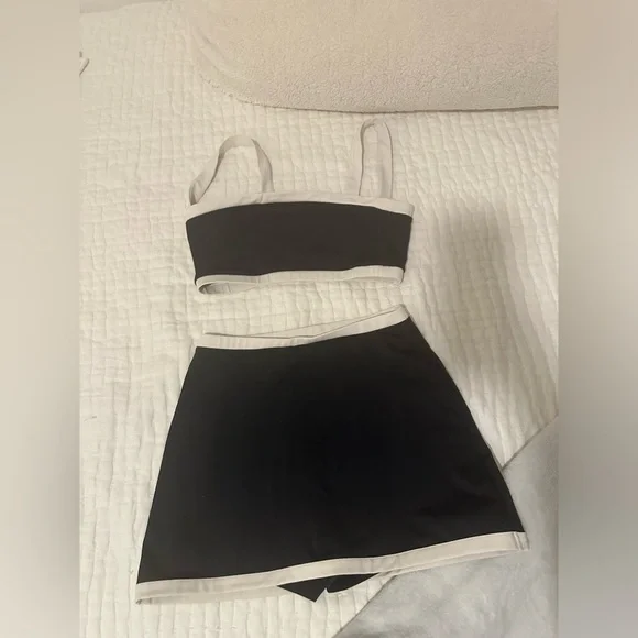 Reformation Adelina ecomoves set medium - Picture 3 of 4